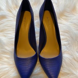 BCBG blue pumps